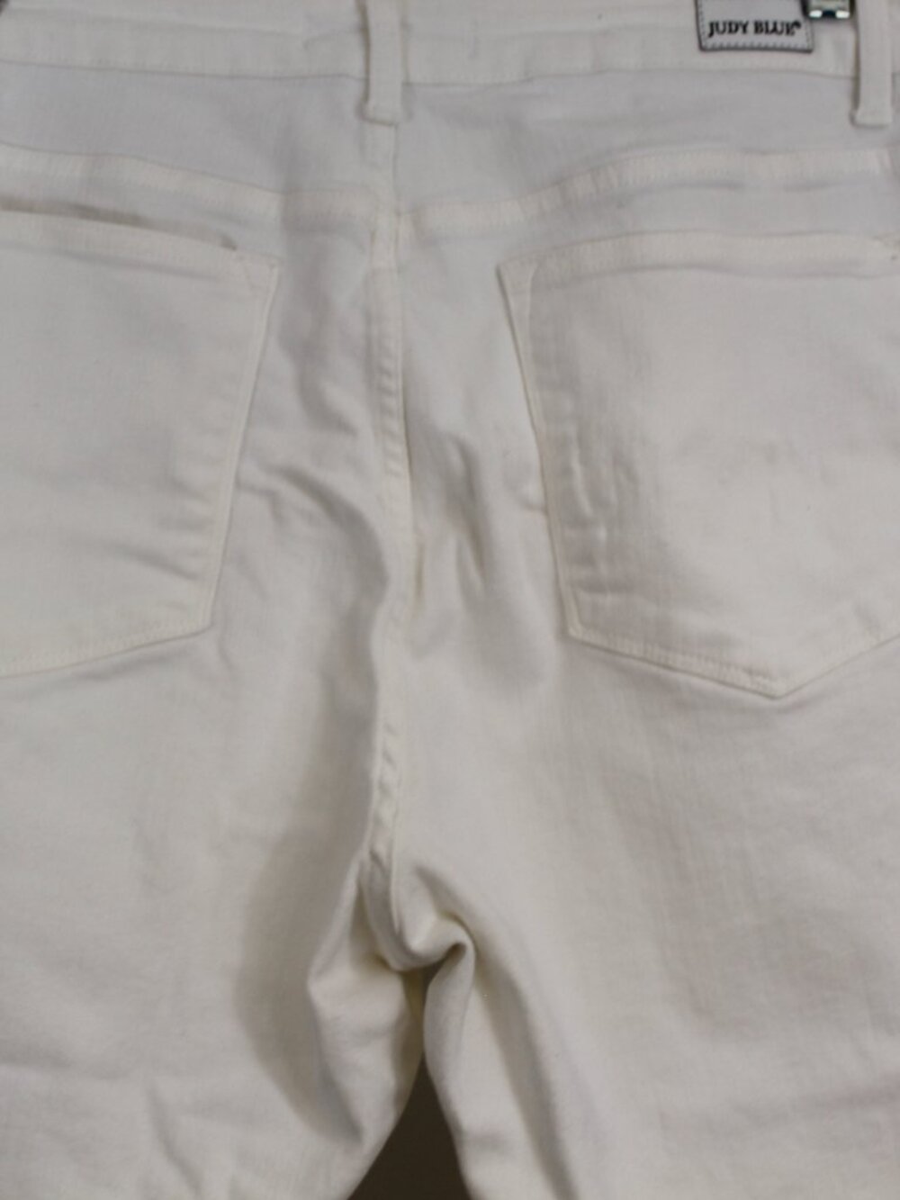 Judy Blue White Denim Bermuda Shorts 1X Raw Hem - Picture 5 of 9